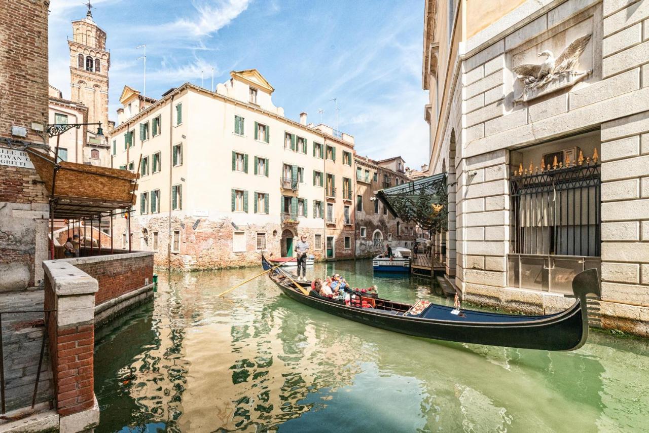 Casanova Fenice - Canal View Appartement Venetië