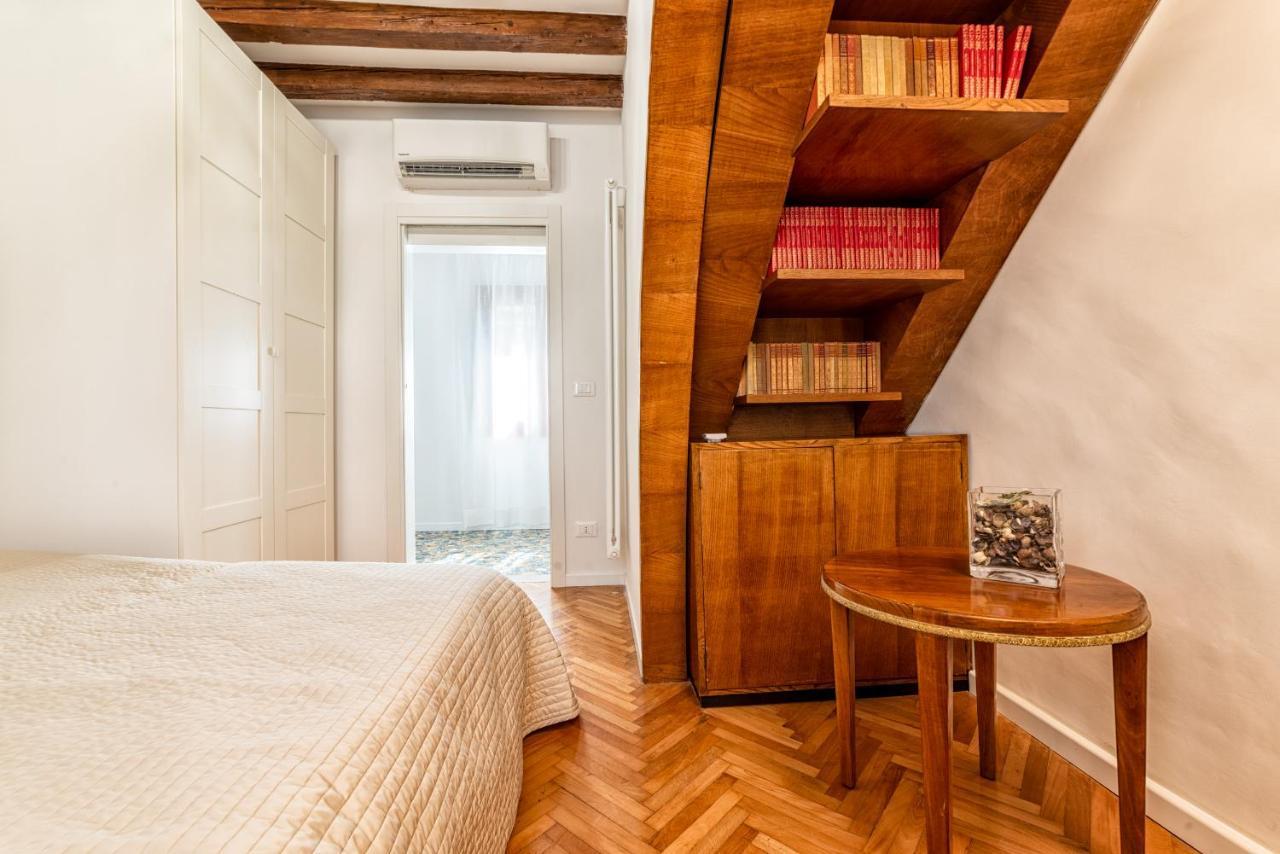 Casanova Fenice - Canal View Appartement Venetië